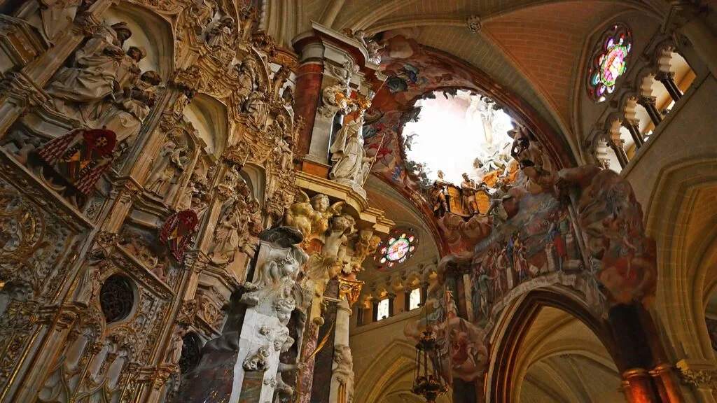 El Transparente is a Baroque altarpiece in the ambulatory of the Cathedral of Toledo. El Transparente is a Baroque altarpiece in the ambulatory of the Cathedral of Toledo.