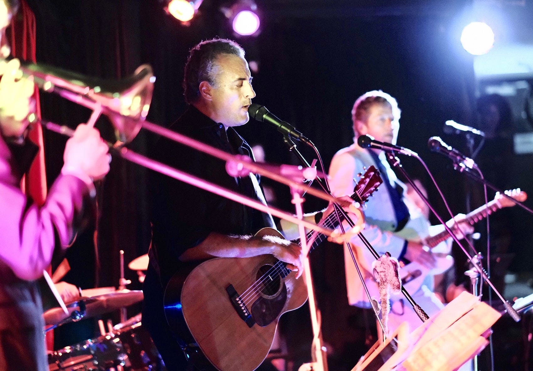 Soul Messengers performing live — R&B, Soul, Funk band