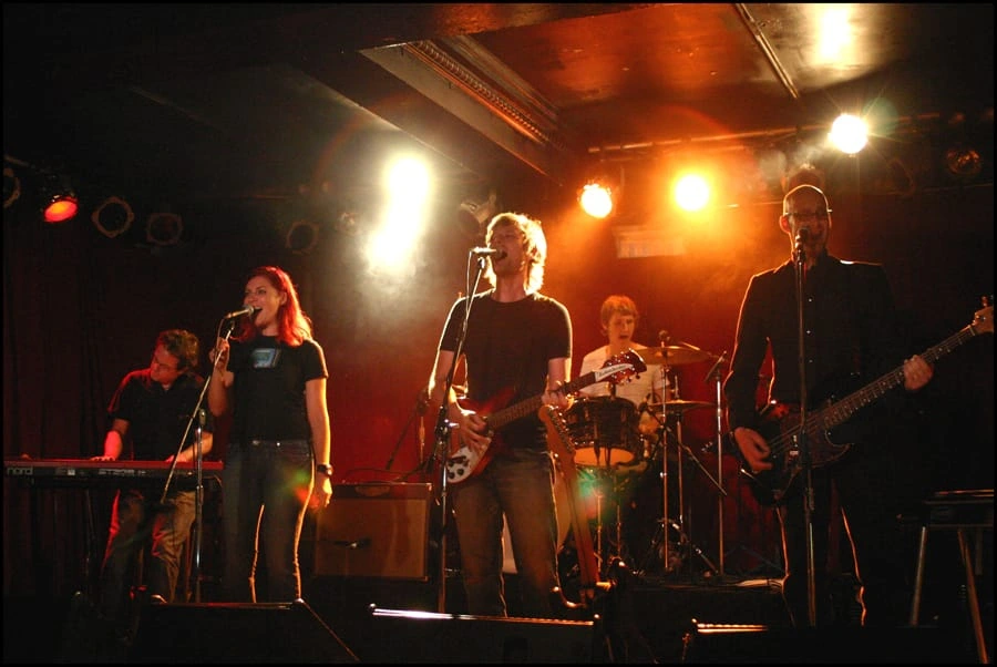 Simon Morel performing live